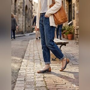 Clarks Women's Black and Tan Leather Accent Ballet Flats